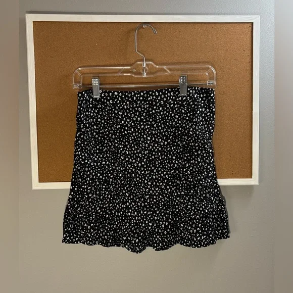 🔆BUNDLE: Black + White Skirts (2) - Picture 2 of 7